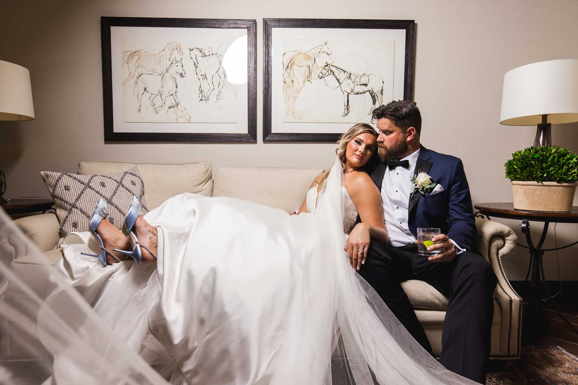 photography-bride-groom-relaxing