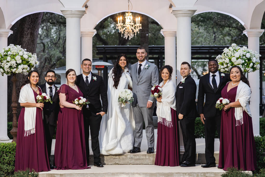 San Antonio wedding photography by Bonnie, Toast Entertainment, bride and groom with their bridal party.